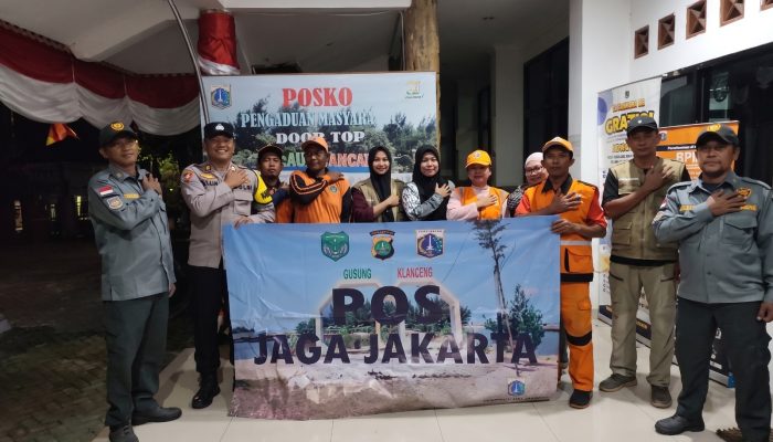 Patroli Malam Polsek Kepulauan Seribu Selatan, Polisi Sosialisasikan Layanan 110 dan Ingatkan Warga Waspadai Hoaks