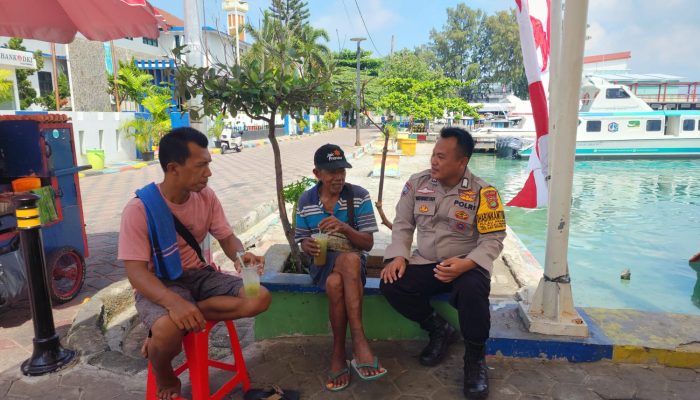 Jaga Jakarta di Pulau Pramuka, Bhabinkamtibmas Sosialisasikan Layanan Polisi 110 Gratis 24 Jam