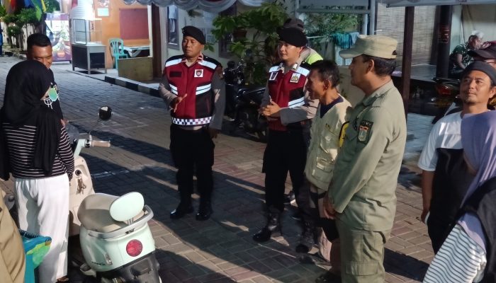 Patroli Malam Polsek Kepulauan Seribu Selatan, Polisi Hadir Jaga Kamtibmas dan Ajak Warga Bijak Bermedia Sosial