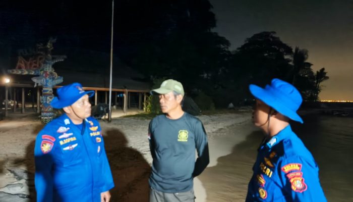 Patroli Laut Malam Satpolairud Polres Kepulauan Seribu Sambangi Penjaga Pulau dan Sosialisasikan Layanan Polisi 110