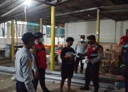 Antisipasi Abu Vulkanik Anak Krakatau, Polsek Kepulauan Seribu Selatan Bagikan Masker dan Sosialisasikan Layanan Polisi 110