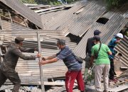 Personel Gabungan Bongkar Huntara Eks Kampung Bayam