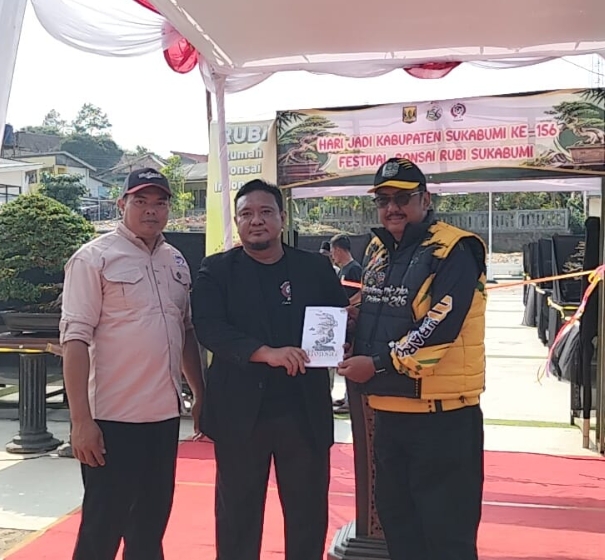 Launching Buku Bonsai Karya Seni dan Investasi menjadi bagian dari Festival Bonsai Sukabumi 2026