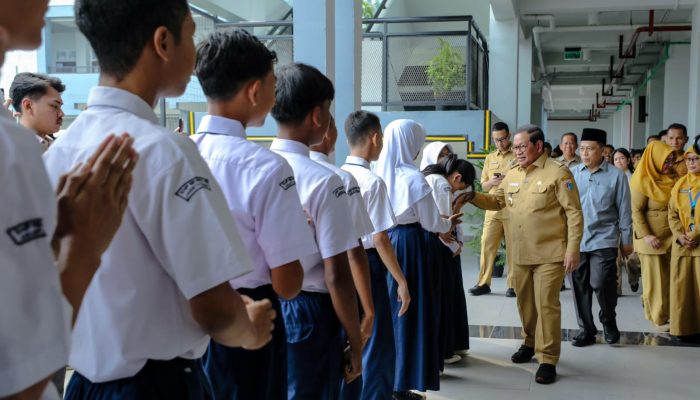 Tinjau Sekolah Terintegrasi di Pasar Rebo, Gubernur Pramono: Sarana Pendidikan Jakarta Terus Dibenahi 
